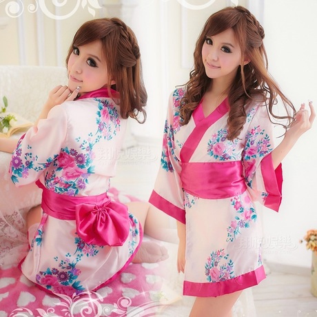 日本白大花情趣和服